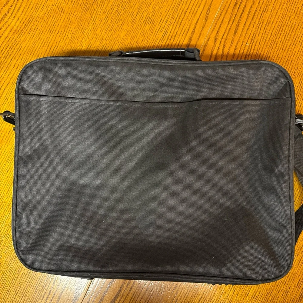 Manhattan Black Laptop Bag -